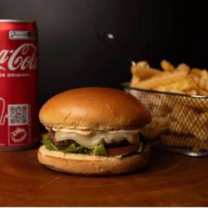 imagem do produto BURGUER + FRITAS + COCA LATA