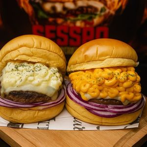 imagem do produto Combo Casal 2 Lanches  1 Cheddar  Burguer 1 Catupiry Burguer