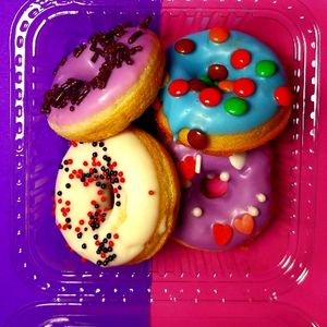 imagem do produto Cento de mini cake donuts recheados 
