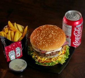 imagem do produto X- tudo Premium + batata p + Refrigerante lata