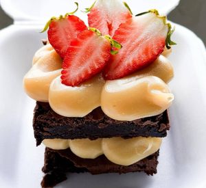 imagem do produto Brownie recheado: Ninho com Morango
