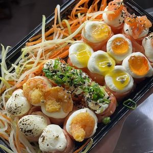 imagem do produto Box Jow 18 peças - 3 Jow Salmão + 3 Jow Camarão + 3 Jow Salmão Flambado + 3 Jow Geleia maracujá + 3 Jow Geleia de pimenta + 3 Jow Salmão tarta
