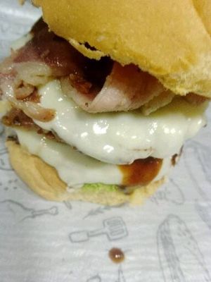 imagem do produto Búrguer 05 + Coca Cola 350 ml