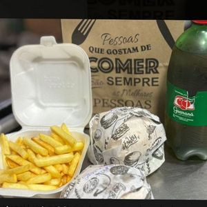 imagem do produto Combo Casal CHEDDAR ( 2 lanches , batata , refrigerante 600ml)