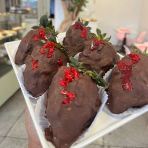 imagem do produto Bombom cravejado de chocolate