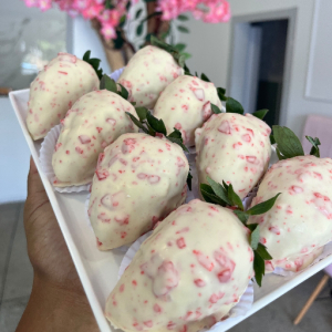 imagem do produto Bombom de morango cravejado 