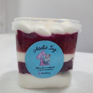 imagem do produto Bolo no pote red Velvet com morango