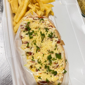 imagem do produto dog aberto salsicha + porção de fritas