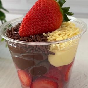 imagem do produto Copo da felicidade morango 150ml