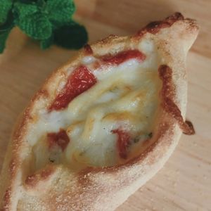 imagem do produto Esfiha turca Gorgonzola com tomate seco