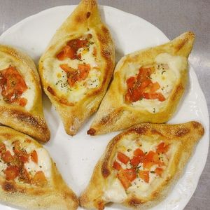 imagem do produto Esfiha Turca Mussarela com tomate e orégano