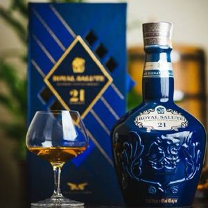 imagem do produto ROYAL SALUT 750 Ml