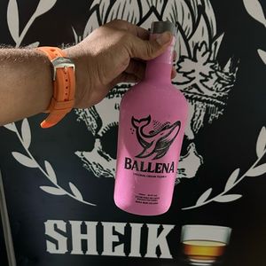 imagem do produto LICOR BALENA MORANGO 700ml