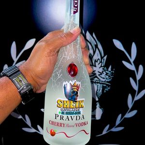 imagem do produto VODKA PRAVDA CHERRY FLOVORED 700Ml