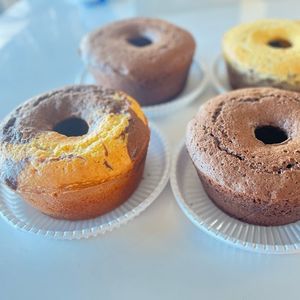 imagem do produto Bolo  caseiro para o café, ou lanche chocolate, mesclado, fuba ,leite ninho 