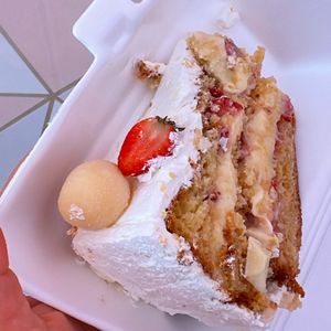 imagem do produto Fatia Grande de ninho com morango  