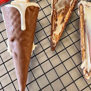 imagem do produto Cone trufado de Ninho com Chocolate 