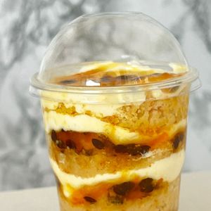 imagem do produto Bolo no pote mousse de ninho com  maracujá.