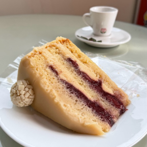 imagem do produto fatia ninho com geleia de morango