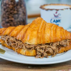 imagem do produto croissant carne de sol