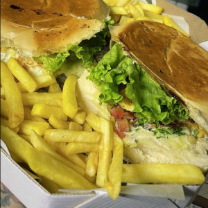 imagem do produto 2 XIS SALADA + FRITAS + 1 REFRI 600ML