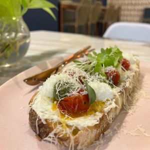 imagem do produto Toast Caprese SEM GLÚTEN, SEM LACTOSE, SEM AÇÚCAR 