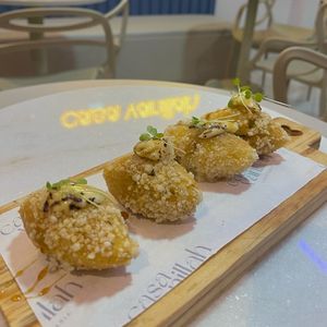 imagem do produto Bolinho de aipim com carne do sol. 