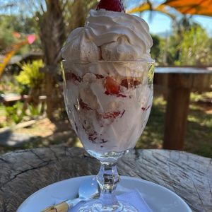 imagem do produto MERENGUE MORANGO TAÇA