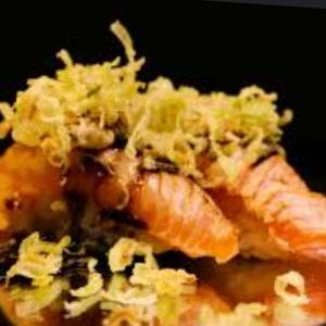 imagem do produto Niguiri salmão crispy alho poró (4und)