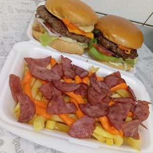 imagem do produto Combo casal fritas com chaddaer e calabresa 