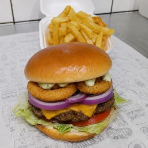 imagem do produto hambúrguer simples com anel de cebola 