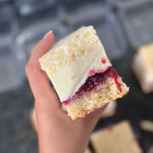 imagem do produto Bolo gelado de limão e frutas vermelhas
