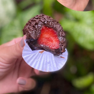 imagem do produto Coxinha de brigadeiro com morango