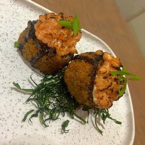 imagem do produto Hot Roll Salmão Batido Flambado 4 Unidades