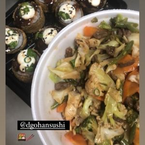 imagem do produto Combo 1: 1 yakisoba 400g + 8 un. Hot Roll