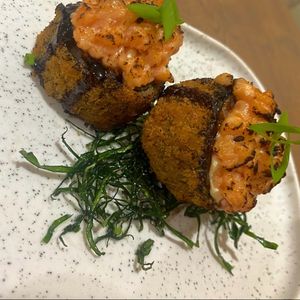 imagem do produto Hot Roll Salmão Batido Flambado 8 Unidades