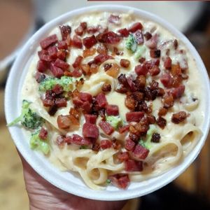 imagem do produto Talharim com molho Branco, Brócolis, Bacon e Calabresa 