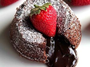 imagem do produto Petit Gâteau Belga com Morangos + Coca Cola 200