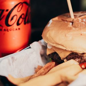 imagem do produto Burguer clássico+ coca lata