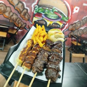 imagem do produto Combo espetinhos + fritas 🍟