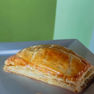 imagem do produto FOLHADO FRANGO COM CREME CHEESE