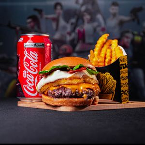 imagem do produto Pineapple's Creed (Abacaxi ,Queijo Meia Cura e Bacon) + Fritas + Refri 