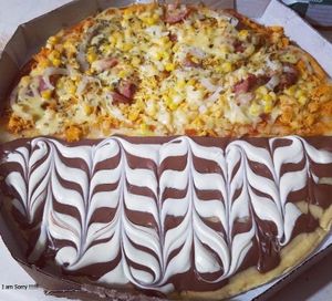 imagem do produto Duas Pizzas Grandes, oito fatias em cada.
