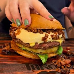 imagem do produto LUCI'BURGUER 3 ⭐⭐⭐ESTRELAS