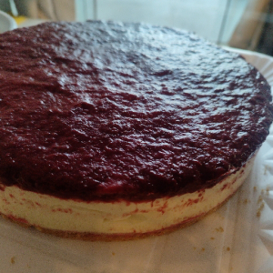 imagem do produto Cheesecake chocolate branco com morango 