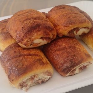 imagem do produto Pão de frios com mussarela gratinada 