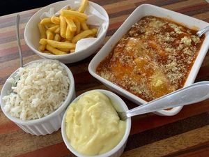 imagem do produto Meio parmegiana | Serve até 3 pessoas.