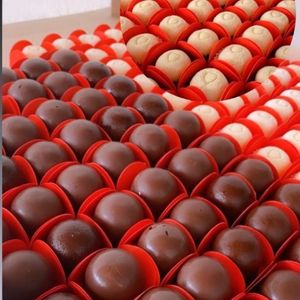 imagem do produto Centro C/ 50 trufas por R$100,00