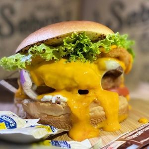 imagem do produto ## Hambúrguer "Delírio de Queijo" 🤤