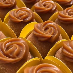 imagem do produto Centro de brigadeiro de doce de leite C/ 50 unidades R$ 50,00